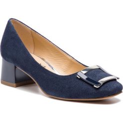 Półbuty CAPRICE - 9-22309-22 Ocean Suede 857. Niebieskie półbuty damskie Caprice, na co dzień, bez wzorów, z zamszu, bez obcasa, na obcasie, bez zapięcia. W wyprzedaży za 239,00 zł.
