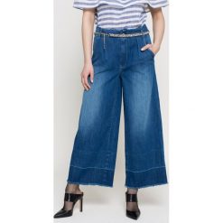 Guess Jeans - Jeansy. Niebieskie jeansy damskie marki Guess Jeans, z podwyższonym stanem. W wyprzedaży za 239,90 zł.