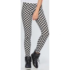 Spodnie high waist w kratę - Czarny. Czarne spodnie z wysokim stanem marki Cropp. Za 89,99 zł.