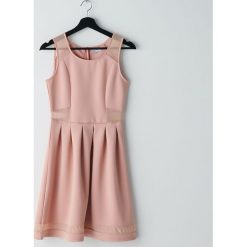 Sukienka mini z przezroczystymi wstawkami -. Sukienki damskie Cropp, s, bez wzorów, bez kołnierzyka, bez rękawów, mini. W wyprzedaży za 35,99 zł.