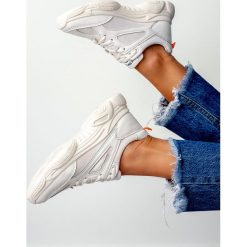 Kremowe buty sportowe sneakersy sznurowane casu 20p14/m. Białe buty dziewczęce sportowe Casu, bez wzorów, ze skóry ekologicznej, na sznurówki. Za 49,99 zł.