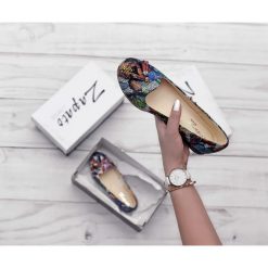 Kolorowe balerinki na niskim obcasie - skóra naturalna - model 009 - kolor motyl. Szare baleriny damskie Zapato, bez wzorów, ze skóry, eleganckie, na niskim obcasie, na obcasie. W wyprzedaży za 224,25 zł.