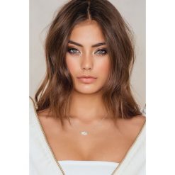 Naszyjniki damskie: Vanessa Moe x NA-KD Naszyjnik z ręką Hamsa – Silver