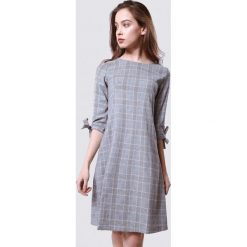 Szaro-Różowa Sukienka Appropriate. Szare sukienki damskie Born2be, bez wzorów, z okrągłym kołnierzem, bez rękawów, mini. Za 59,99 zł.