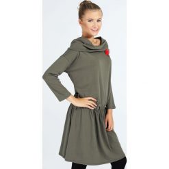 Sukienka - 30-87147 MILI. Zielone sukienki damskie Unisono, s, bez wzorów, z elastanu, z kapturem, bez rękawów. Za 59,00 zł.