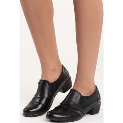 Czarne Półbuty New Vic. Czerwone półbuty damskie skórzane marki Reserved, na niskim obcasie. Za 59,99 zł.