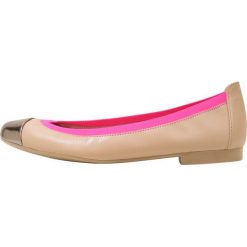 Pretty Ballerinas ESPEQIO Baleriny fucile/coco. Brązowe baleriny damskie Pretty Ballerinas, bez wzorów, ze skóry, bez obcasa. W wyprzedaży za 345,95 zł.