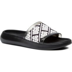 Klapki UGG - W Ruette Slide 1111072 Blk. Czarne klapki damskie Ugg, bez wzorów, z tworzywa sztucznego, bez obcasa. W wyprzedaży za 179,00 zł.