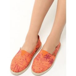 Pomarańczowe Espadryle Summer Breeze. Pomarańczowe espadryle damskie Born2be, bez wzorów, bez obcasa, na płaskiej podeszwie. Za 29,99 zł.