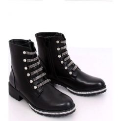 Botki militarne czarne CH1818-1 Black. Czarne botki damskie ButyModne, ze skóry ekologicznej, militarne, bez obcasa, na sznurówki. W wyprzedaży za 109,00 zł.