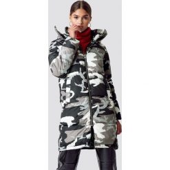 NA-KD Długa kurtka moro z ociepleniem - Grey,Multicolor. Szare bomberki damskie NA-KD, moro, z jeansu. Za 323,95 zł.