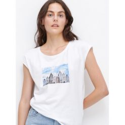 T-shirt z błyszczącym nadrukiem -. T-shirty damskie Reserved, s, z nadrukiem, bez kołnierzyka. Za 29,99 zł.