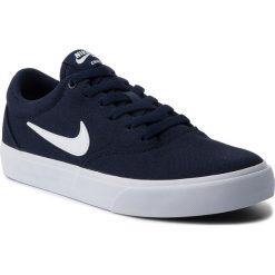 Buty NIKE - Sb Charge Slr CD6279 400 Obsidian/White. Niebieskie półbuty męskie Nike, na co dzień, bez wzorów, ze skóry ekologicznej, klasyczne, bez zapięcia. W wyprzedaży za 189,00 zł.