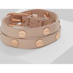 Bransoletki damskie: Tory Burch DOUBLE WRAP LOGO STUD BRACELET Bransoletka light oak/rose goldcoloured