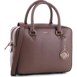 Torebka DKNY - R83D3621 Desert DES. Brązowe torebki klasyczne damskie marki ARTENGO, z materiału. Za 1109,00 zł.