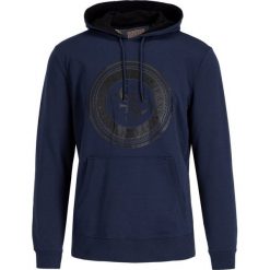 Bluza Guess Zak M94Q34 K7ON0. Niebieskie bluzy męskie Guess, m, z aplikacjami, z elastanu, bez kołnierzyka, bez rękawów, bez kaptura. W wyprzedaży za 239,00 zł.
