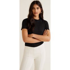 Mango - Top. Czarne topy damskie marki Mango, s, z bawełny, z okrągłym kołnierzem. Za 29,90 zł.