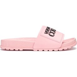 Versace Jeans Couture Kapcie Różowy. Różowe kapcie damskie z jeansu. Za 283,95 zł.