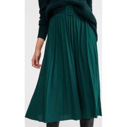 Plisowana spódnica z paskiem - Khaki. Brązowe spódniczki damskie Reserved, s, bez wzorów. Za 89,99 zł.