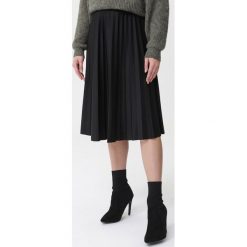 Czarna Spódnica Behaviors. Czarne spódniczki damskie Born2be, uniwersalny, z elastanu, midi. Za 69,99 zł.