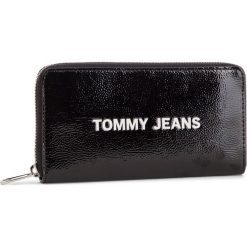 Duży Portfel Damski TOMMY JEANS - Tjw Modern Girl Lrg Za AW0AW06220 043. Czarne portfele damskie marki Tommy Jeans, bez wzorów, z jeansu. Za 319,00 zł.