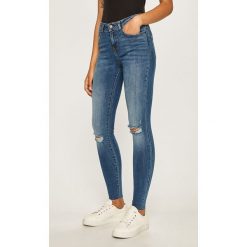 Noisy May - Jeansy Lucy. Niebieskie jeansy damskie Noisy May. W wyprzedaży za 119,90 zł.
