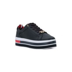 Buty Tommy Hilfiger 990 FLATFORM. Czarne trampki i tenisówki damskie TOMMY HILFIGER, bez wzorów, bez zapięcia. Za 525,42 zł.