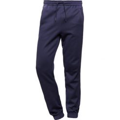BOSS ATHLEISURE HADIKO Spodnie treningowe navy. Niebieskie spodnie męskie marki BOSS Athleisure, s, bez wzorów, z bawełny. W wyprzedaży za 350,35 zł.