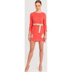 SUKIENKA elisabetta franchi. Pomarańczowe sukienki damskie Elisabetta Franchi, na co dzień, w paski, z bawełny, z okrągłym kołnierzem, bez rękawów, mini, asymetryczne. Za 1754,10 zł.