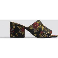Steve Madden Klapki Dalis - Multicolor. Szare klapki damskie marki Steve Madden, z materiału, na obcasie. Za 404,95 zł.