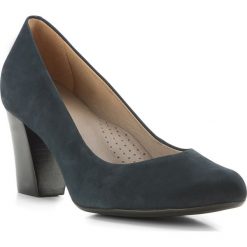 Buty damskie. Niebieskie czółenka damskie Wittchen, ze skóry. W wyprzedaży za 199,90 zł.