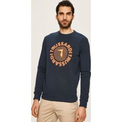 Trussardi Jeans - Bluza. Niebieskie bluzy męskie Trussardi Jeans, s, z nadrukiem, z bawełny, z okrągłym kołnierzem, bez rękawów, bez kaptura. W wyprzedaży za 319,90 zł.