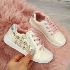 Buty sportowe dziewczęce białe perłowe American Club - biały. Białe buty dziewczęce sportowe American CLUB, bez wzorów, bez zapięcia. Za 30,00 zł.