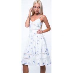 Sukienka rozkloszowana kremowa ZZ253. Białe sukienki damskie Fasardi, s, bez wzorów, bez kołnierzyka, bez rękawów, rozkloszowane. Za 89,00 zł.