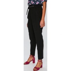 Medicine - Spodnie Sensual Preppy. Czarne spodnie damskie MEDICINE, s, w paski, z elastanu, z podwyższonym stanem. W wyprzedaży za 44,90 zł.