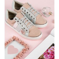 WIĄZANE TRAMPKI FASHION. Trampki i tenisówki damskie KYLIE, bez wzorów, ze skóry ekologicznej, bez zapięcia. Za 52,90 zł.
