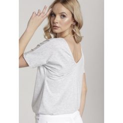 Jasnoszary T-shirt Sabrimisia. Szare bluzki damskie Renee, s, bez wzorów, z dzianiny, klasyczne, z okrągłym kołnierzem. Za 49,99 zł.