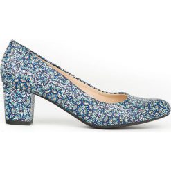 Czółenka na 6 cm słupku - skóra naturalna - model 742 - kolor motyw etniczny. Czółenka damskie Zapato, bez wzorów, ze skóry, bez obcasa, na słupku. W wyprzedaży za 255,20 zł.
