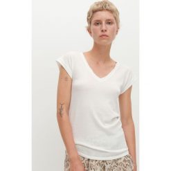 T-shirt z dekoltem V - Kremowy. Białe t-shirty damskie Reserved, s, bez wzorów, bez kołnierzyka. Za 39,99 zł.