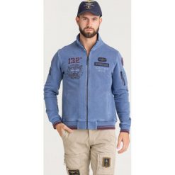 BLUZA Aeronautica Militare. Niebieskie bluzy męskie Aeronautica Militare, s, z nadrukiem, z bawełny, bez kołnierzyka, bez rękawów, bez kaptura. Za 989,00 zł.