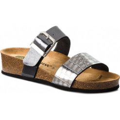 Klapki DR. BRINKMANN - 701213 Silber 92. Szare klapki damskie Dr. Brinkmann, bez wzorów, ze skóry ekologicznej, bez obcasa. W wyprzedaży za 149,00 zł.