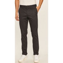Lacoste - Spodnie. Spodnie męskie Lacoste, na co dzień, bez wzorów, z elastanu. W wyprzedaży za 379,90 zł.