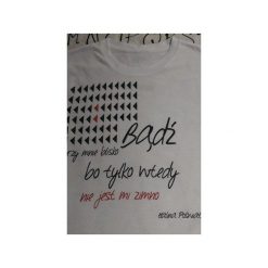 „Bądź” – Halina Poświatowska. Białe t-shirty damskie Kurdemol, s, bez wzorów, z dekoltem na plecach. Za 69,00 zł.