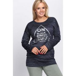 Granatowa Bluzka My Attention. Szare bluzki longsleeves marki Born2be, l, z nadrukiem, z okrągłym kołnierzem. Za 19,99 zł.