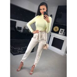 Spodnie ,,TIE SPRING’’ beż. Spodnie damskie Divinostyle, s, z poliesteru. Za 129,00 zł.
