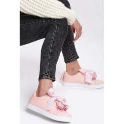 Różowe Buty Sportowe Beautifull Dream. Różowe buty sportowe damskie Renee, z aplikacjami, sportowe. Za 49,99 zł.