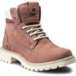 Trapery WRANGLER - Creek WL172500 Winter Rose 525. Różowe trapery damskie Wrangler, z zamszu, bez obcasa, bez zapięcia. W wyprzedaży za 259,00 zł.