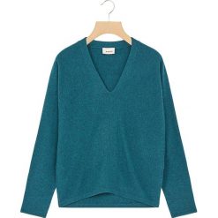 Kaszmirowy sweter w kolorze morskim. Niebieskie swetry damskie Rodier, bez wzorów, z kaszmiru, klasyczne, bez rękawów, bez kaptura. W wyprzedaży za 369,95 zł.