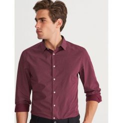 Koszula w kropki slim fit - Bordowy. Czerwone koszule męskie slim Reserved, m, w kropki. Za 89,99 zł.