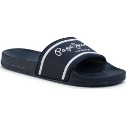 Klapki PEPE JEANS - Slider Basic Man PMS70079 Navy 595. Niebieskie klapki męskie Pepe Jeans, bez wzorów, z jeansu. Za 129,00 zł.